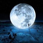 A képen egy művészi hold látható, kékes fényben