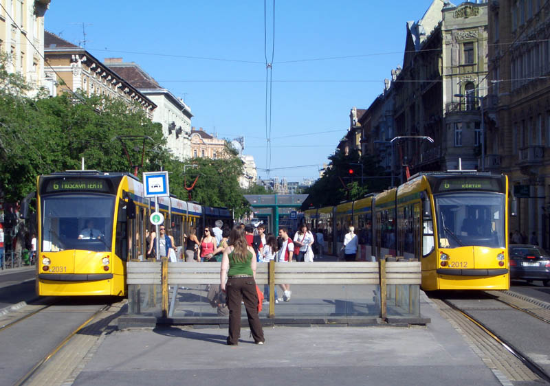 A képen a Jászai Mari tér megálló látható