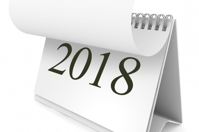 A képen egy asztali naptár látható, melyen 2018-ra lapoznak