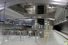 A képen a Kálvin tér metróállomás azon része látható, ahol az M3 metró felé át lehet szállni az M4 metróról