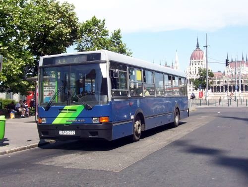 A képen egy 11-es busz látható, egyike azon helyszíneknek, ahol a felmérés megtörtént