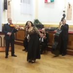 Lugosi Katalin énekel a kispesti roma gálán