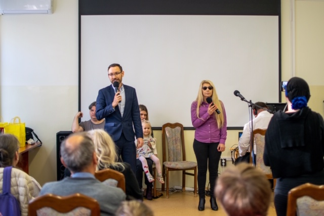 Istók Imola civilszervező és Csiga Gergely alpolgármester úr köszöntőt mond.