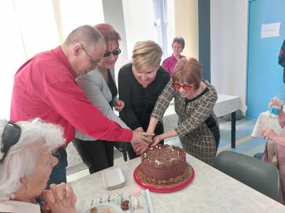 Fehérbot nap, születésnap Zuglóban - négyen vágják a tortát