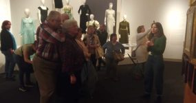 Magyar menyasszony kiállítás - a tárlatvezetés közben
