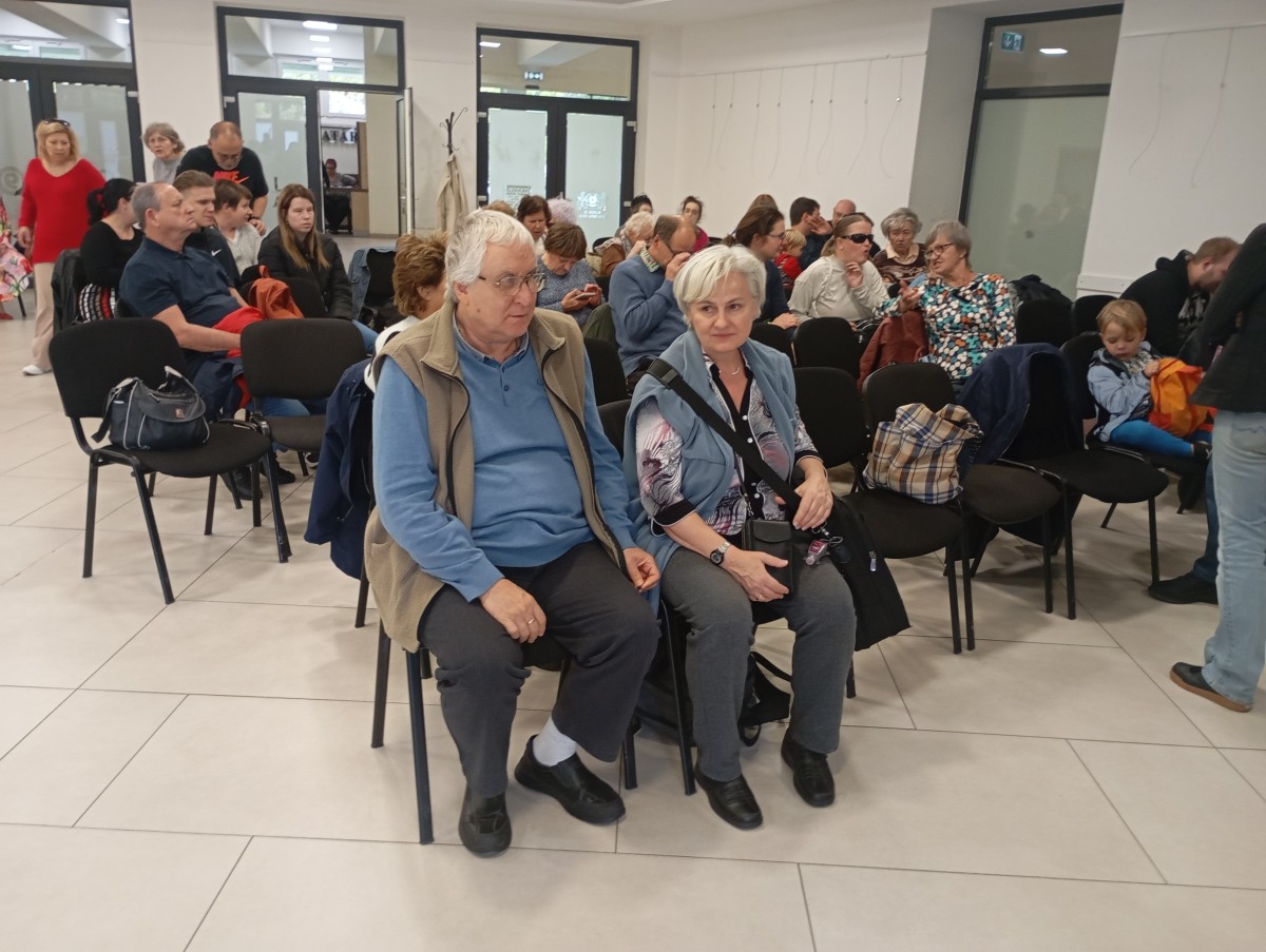 A képen a közönség látható.