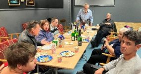 A képen a klubtagok láthatók.