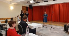 Fodor Ágnes köszöntőt mond.