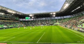 A képen a focipálya látható.